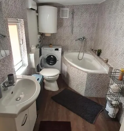 Family Wellness Jacuzzi Sauna Wood Fired Hot Tub 8 Min From Heviz