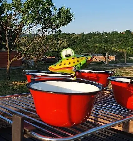 Апартаменты Family Wellness Jacuzzi Sauna Wood Fired Hot Tub 8 Min From Heviz *