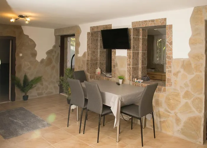 Family Wellness Jacuzzi Sauna Wood Fired Hot Tub 8 Min From Heviz